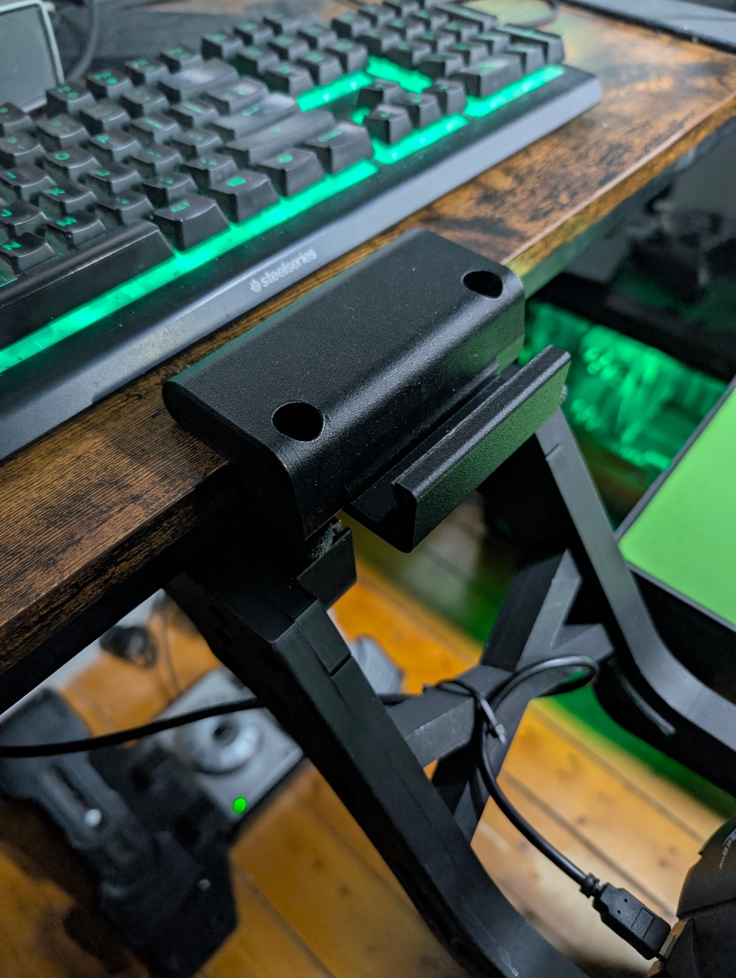 Universal Fold Away stick Mount (Fold-Away) – T.16000 / X52 / X56 / VelocityOne / SOL R-6/VKB Gladiator / NXT evo – Under Desk HOTAS Mount